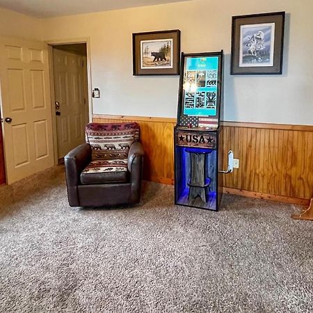 Smoky Mountain Retreat With Hot Tub, Arcade Games Villa Pigeon Forge Eksteriør bilde