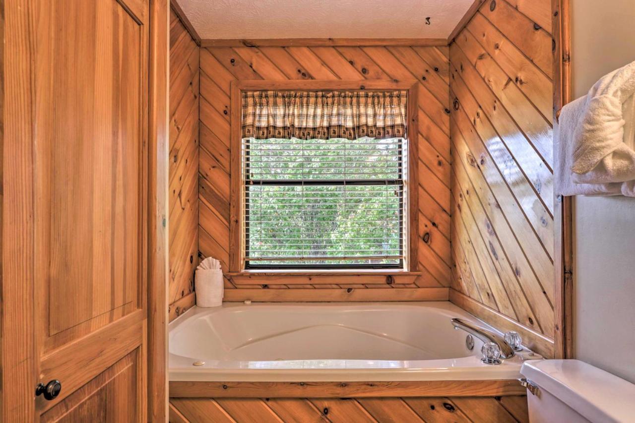 Smoky Mountain Retreat With Hot Tub, Arcade Games Villa Pigeon Forge Eksteriør bilde