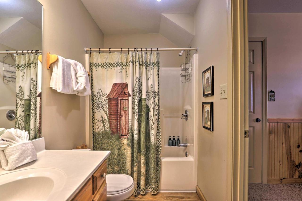 Smoky Mountain Retreat With Hot Tub, Arcade Games Villa Pigeon Forge Eksteriør bilde