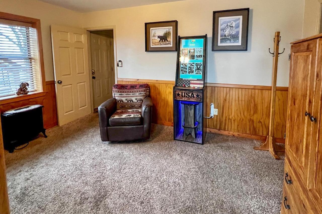 Smoky Mountain Retreat With Hot Tub, Arcade Games Villa Pigeon Forge Eksteriør bilde